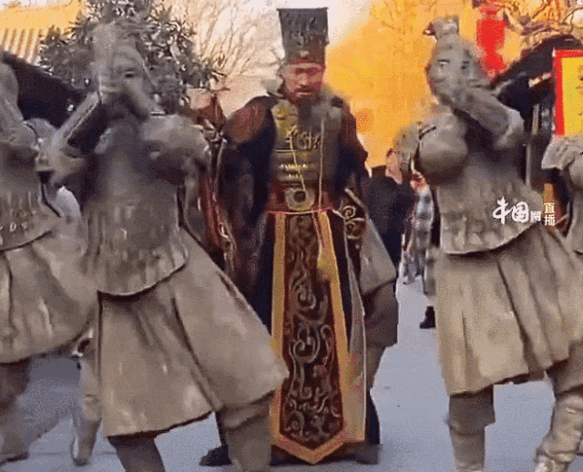 腾讯分分彩：她不装不端的样子太美了，一开年就杀疯